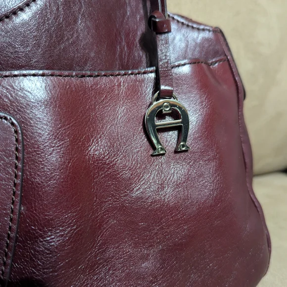Etienne Aigner Burgundy Shoulder Bag - Picture 4 of 8